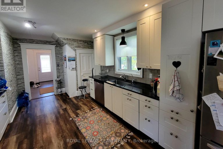 28427099/16-peter-street-s/maxville/north-glengarry/ontario/K0C1T0_7