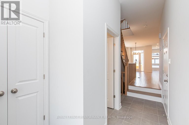 29649024/635-cordelette-circle/mer-bleuebradley-estatesanderson-park/ottawa/ontario/K1W0P2_7