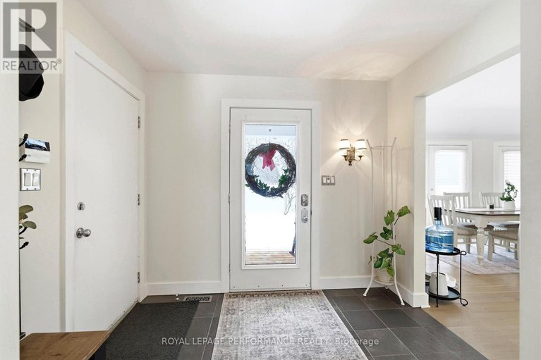 29401324/18537-stonehouse-point-road/south-glengarry-charlottenburgh-twp/south-glengarry/ontario/K6H5R5_5