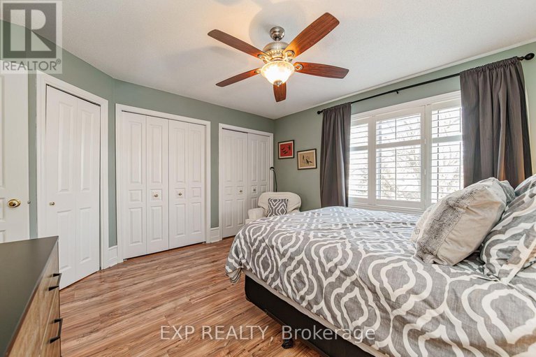 29392515/4466-shoreline-drive/riverside-southgloucester-glen/ottawa/ontario/K1V1R7_13