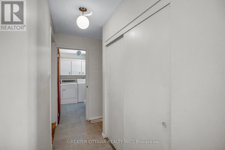 27904178/15-rutherford-crescent-s/beaverbrook/ottawa/ontario/K2K1N1_12