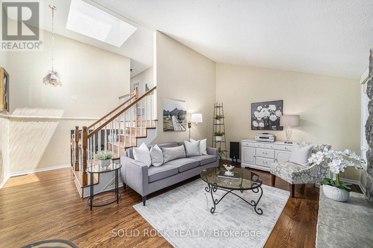 28650656/19-cullen-court/craig-henrywoodvale/ottawa/ontario/K2G4Z2_6
