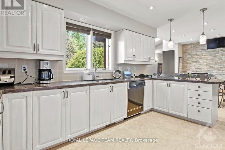 29069392/1105-cindy-hill-crescent/manotick-long-island-nicholls-island/ottawa/ontario/K4M1E8_13