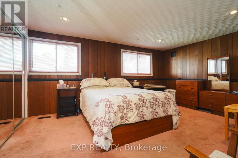 28800612/36-keewatin-crescent/borden-farmstewart-farmcarleton-heightsparkwood-hills/ottawa/ontario/K2E6Z1_25