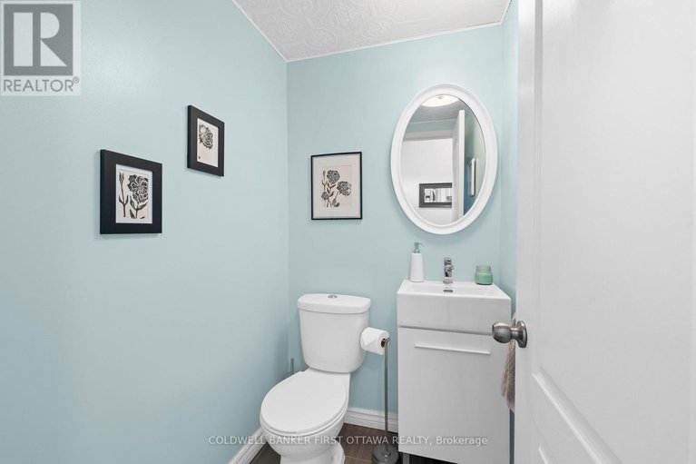 28819610/12-550-straby-avenue/overbrookcastle-heights/ottawa/ontario/K1K1H1_4