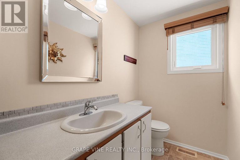 28662604/34-four-seasons-drive/borden-farmstewart-farmcarleton-heightsparkwood-hills/ottawa/ontario/K2E7P8_11