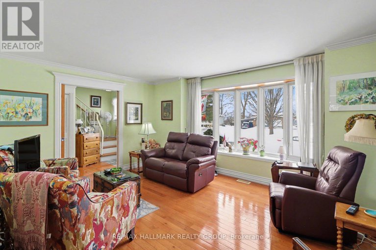 29352871/232-kennedy-lane-w/bilberry-creekqueenswood-heights/ottawa/ontario/K1E1G7_6