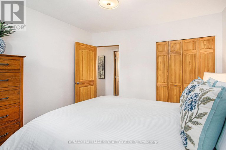 28828284/2088-bangor-street/elmvale-acresurbandale/ottawa/ontario/K1G2X7_13