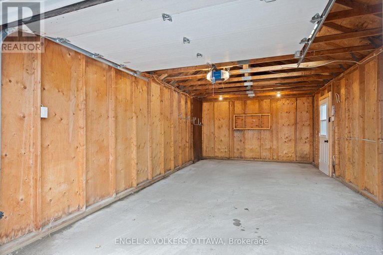28177726/141-crerar-avenue/carlington/ottawa/ontario/K1Z7P4_27