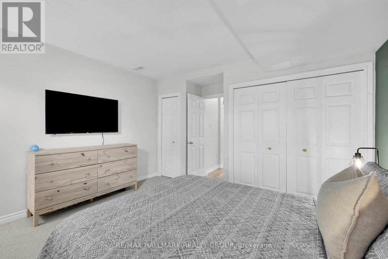 29582357/1344-guthrie-street/leslie-park/ottawa/ontario/K2H1G8_30