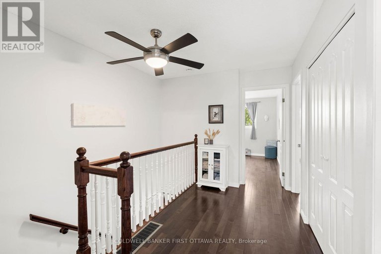 28819610/12-550-straby-avenue/overbrookcastle-heights/ottawa/ontario/K1K1H1_17