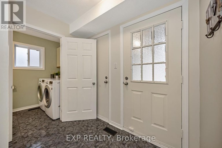 29607675/63-victor-street/stittsville-central/ottawa/ontario/K2S1H8_5