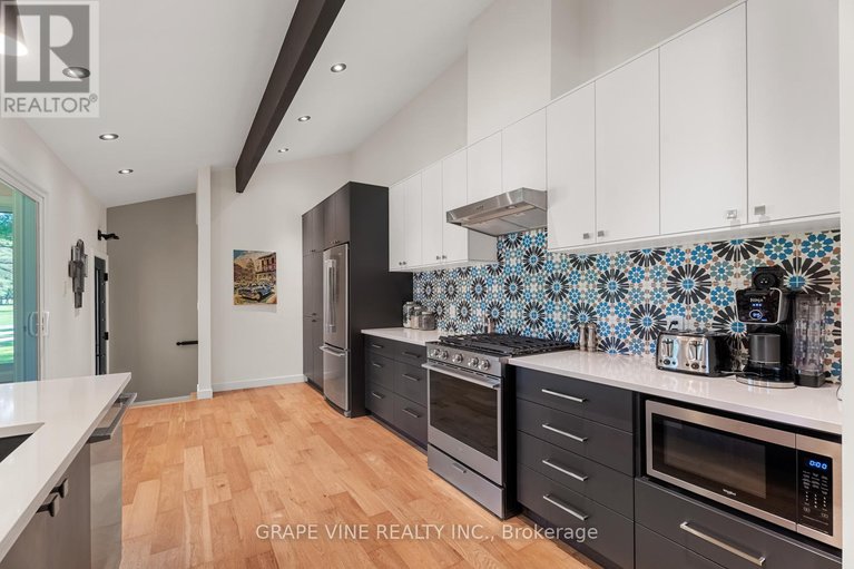 28643914/6486-woodland-place/manotick-south-to-roger-stevens/ottawa/ontario/K4M1B3_21