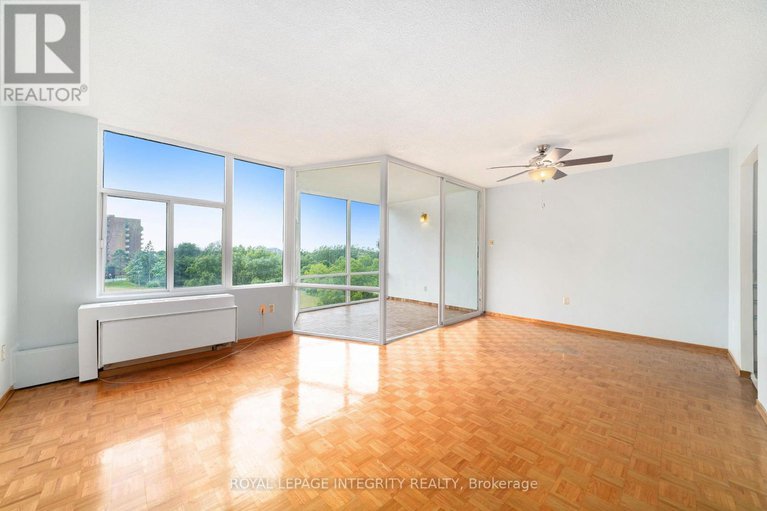 28635205/407-2759-carousel-crescent/emerald-woodssawmill-creek/ottawa/ontario/K1T2N5_7