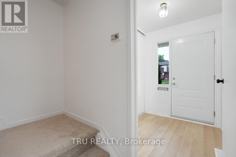 28561491/60-98-mcclintock-way-way/katimavik/ottawa/ontario/K2L2A4_8