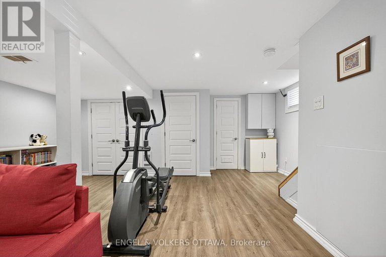 28835292/557-roosevelt-avenue/mckellarhighland/ottawa/ontario/K2A2A2_33