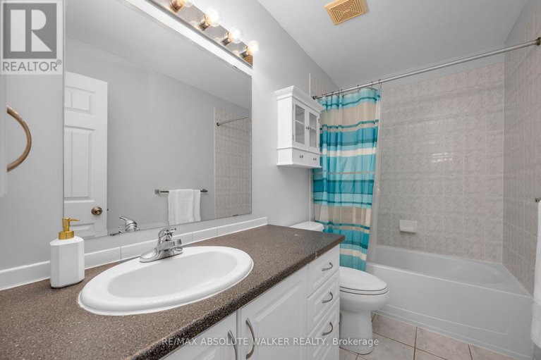 29043009/126-forestcrest-street/chapel-hill/ottawa/ontario/K1C7R3_30