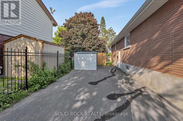 28414092/1229-erindale-drive/copeland-park/ottawa/ontario/K2C2G2_35