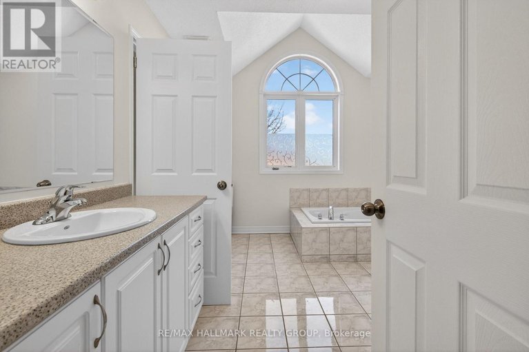 29666463/131-beaumont-avenue/town-of-rockland/clarence-rockland/ontario/K4K1R7_26