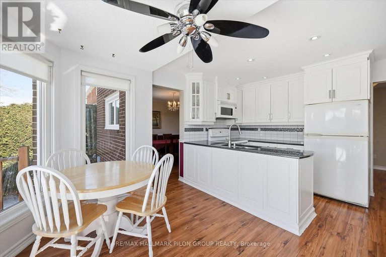 29402529/1354-mountainside-crescent/bilberry-creekqueenswood-heights/ottawa/ontario/K1E3G5_8