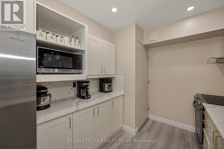 29650588/119-318-lorry-greenberg-drive/hunt-club-parkgreenboro/ottawa/ontario/K1T2R5_15