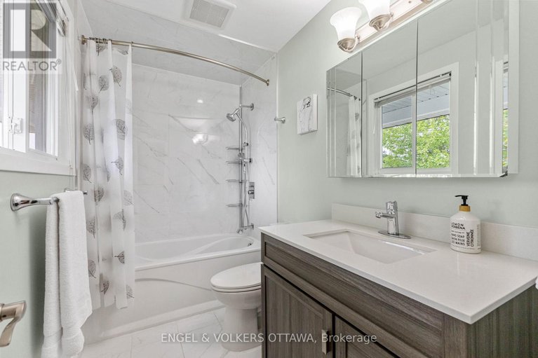 29420206/97-queensline-drive/bruce-farmgraham-parkqualicumbellands/ottawa/ontario/K2H7J6_19