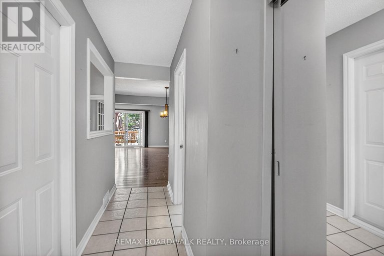 29631192/10-47-sunridge-lane/on-the-green/ottawa/ontario/K2J2N9_5