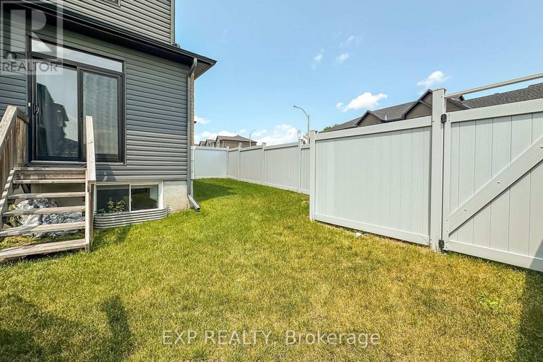 28567081/335-joshua-street/mer-bleuebradley-estatesanderson-park/ottawa/ontario/K1W0N7_34