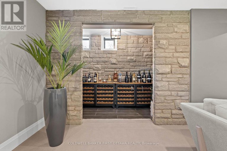 28142175/10-leaver-avenue/city-viewskylinefisher-heightsparkwood-hills/ottawa/ontario/K2E5P6_29