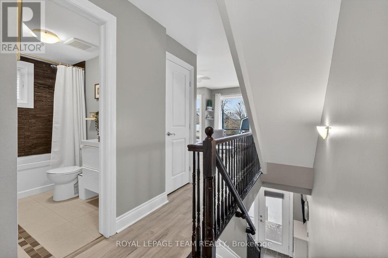 29501223/a-142-a-queen-mary-street/overbrookcastle-heights/ottawa/ontario/K1K1X5_24