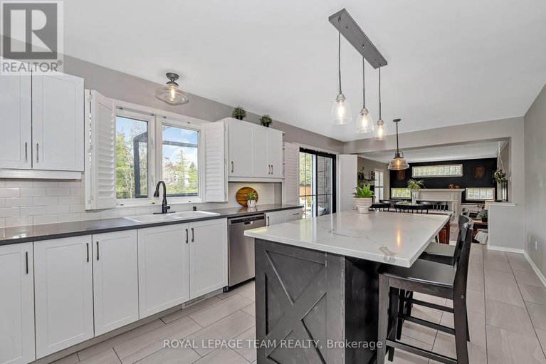 28330707/6891-twin-lakes-avenue/greely/ottawa/ontario/K4P1P1_12