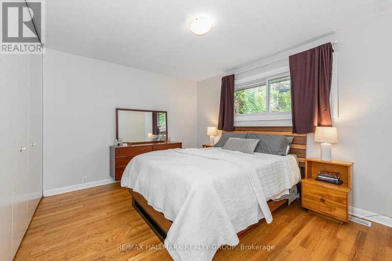 28909917/9-newbury-avenue/borden-farmstewart-farmcarleton-heightsparkwood-hills/ottawa/ontario/K2E6K7_18