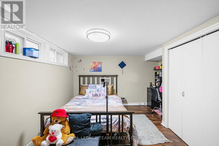 29669851/1986-fairbanks-avenue/alta-vistafaircrest-heights/ottawa/ontario/K1H5Y6_38