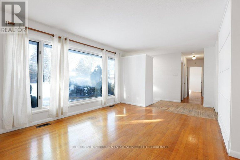 29327348/7-attwood-crescent/city-viewskylinefisher-heightsparkwood-hills/ottawa/ontario/K2E5B1_12