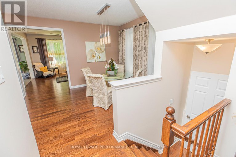28558182/30-summitview-drive/emerald-meadowstrailwest/ottawa/ontario/K2M2V9_6