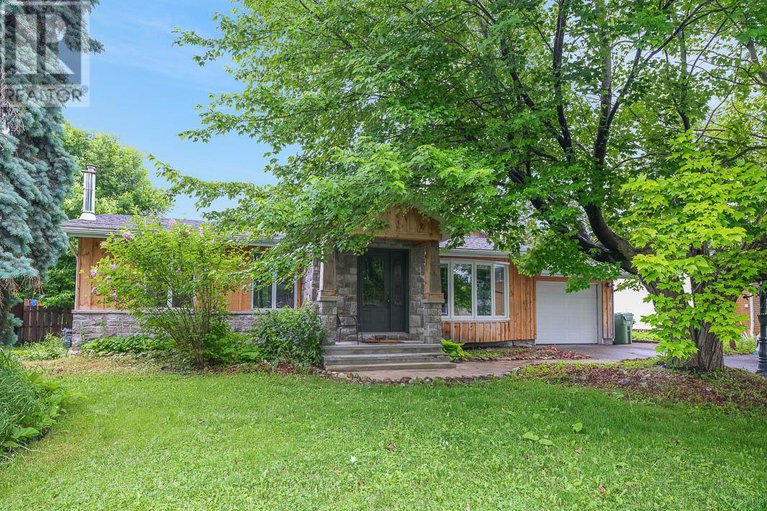 28460164/31-hilliard-avenue/city-viewskylinefisher-heightsparkwood-hills/ottawa/ontario/K2E6B9_1