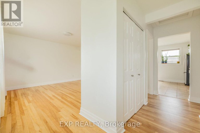 28811439/1954-rosebella-avenue/blossom-parkleitrim/ottawa/ontario/K1T1G7_4