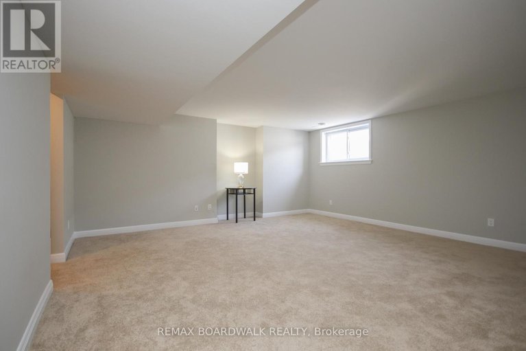 29643947/74-michael-stoqua-street/cfb-rockcliffe-and-area/ottawa/ontario/K1K5A2_29