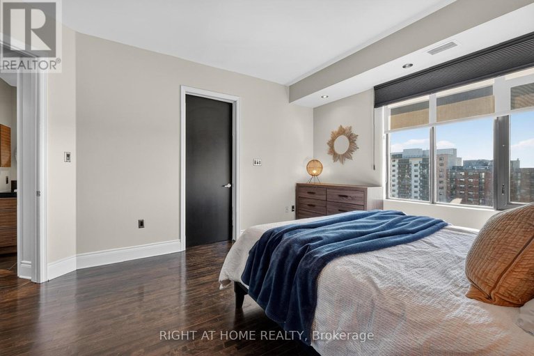 29582358/901-374-cooper-street/ottawa-centre/ottawa/ontario/K2P2P4_22