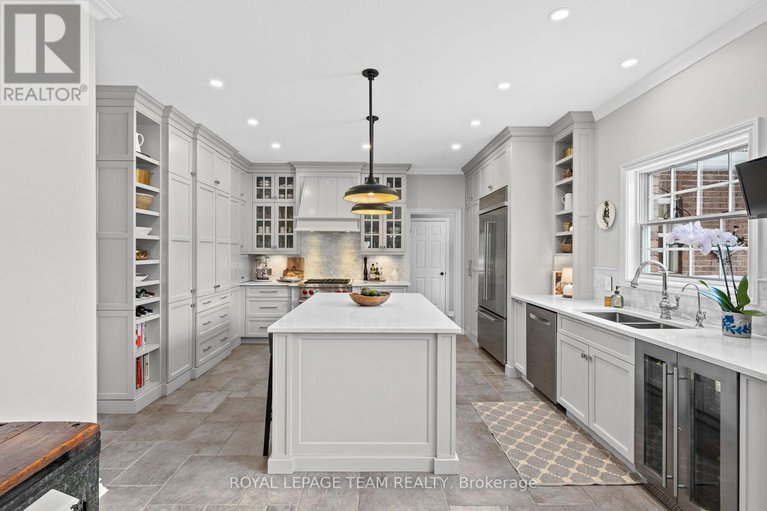 29403241/5557-pettapiece-crescent/manotick-village-manotick-estates/ottawa/ontario/K4M1C5_14