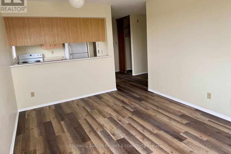 28188580/302-325-centrum-boulevard/bilberry-creekqueenswood-heights/ottawa/ontario/K1E3W8_6