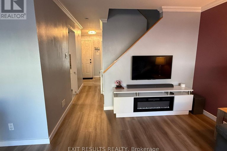 29055945/1090-dianne-avenue/town-of-rockland/clarence-rockland/ontario/K4K1G7_8