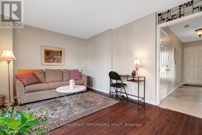 29550912/175-arcola-private/overbrookcastle-heights/ottawa/ontario/K1K4W9_30