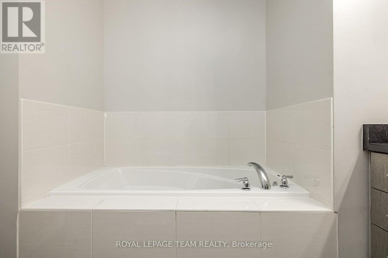 29260838/604-via-campanale-avenue/longfields/ottawa/ontario/K2J4X1_23