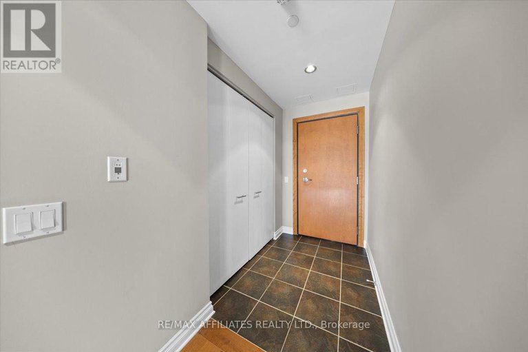 28611081/1003-90-george-street/lower-townbyward-market/ottawa/ontario/K1N0A8_3