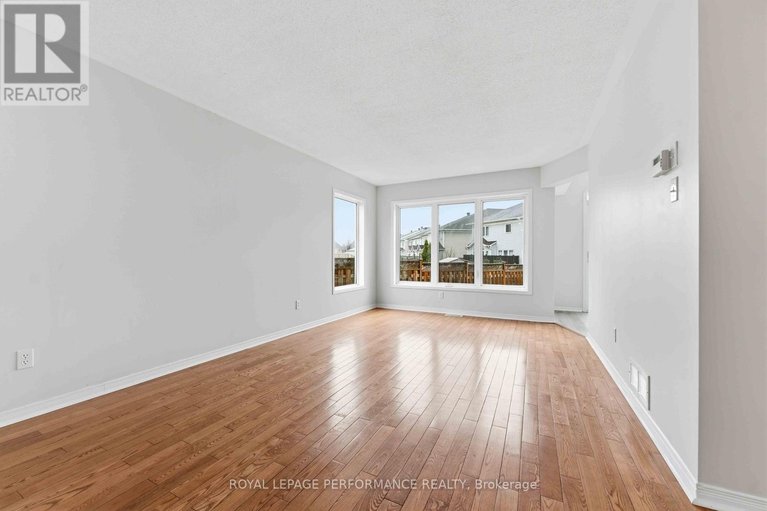 29613573/640-louis-toscano-drive-w/avalon-east/ottawa/ontario/K4A0B3_6