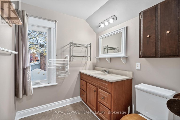 29121392/405-hamilton-avenue-s/civic-hospital/ottawa/ontario/K1Y1C9_31