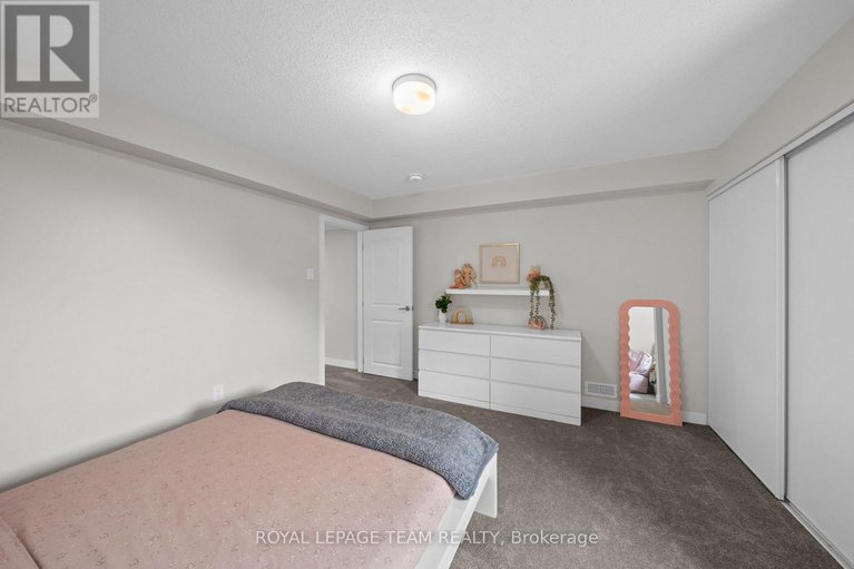 29651652/722-parnian-private/half-moon-bay/ottawa/ontario/K2J4H7_33