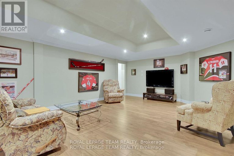 28487083/5591-manotick-main-street/manotick-village-manotick-estates/ottawa/ontario/K4M1A4_29
