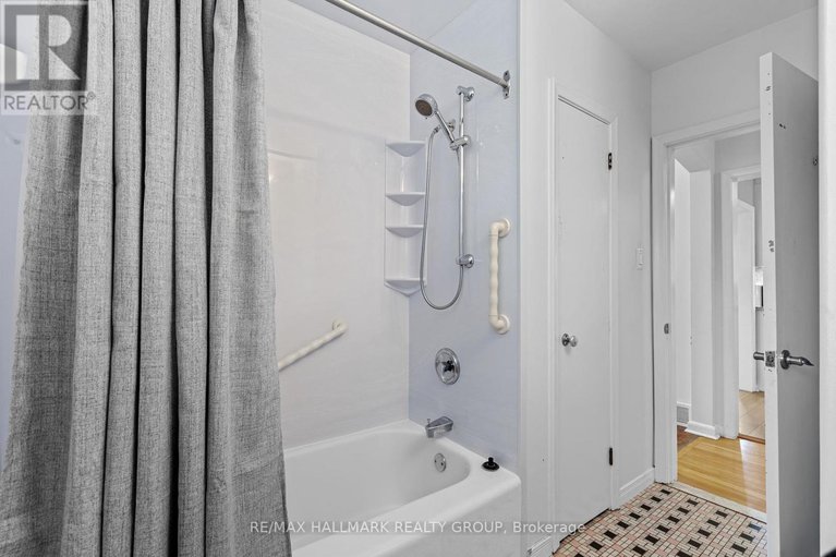 28828151/1986-saunderson-drive/elmvale-acres/ottawa/ontario/K1G2E2_10
